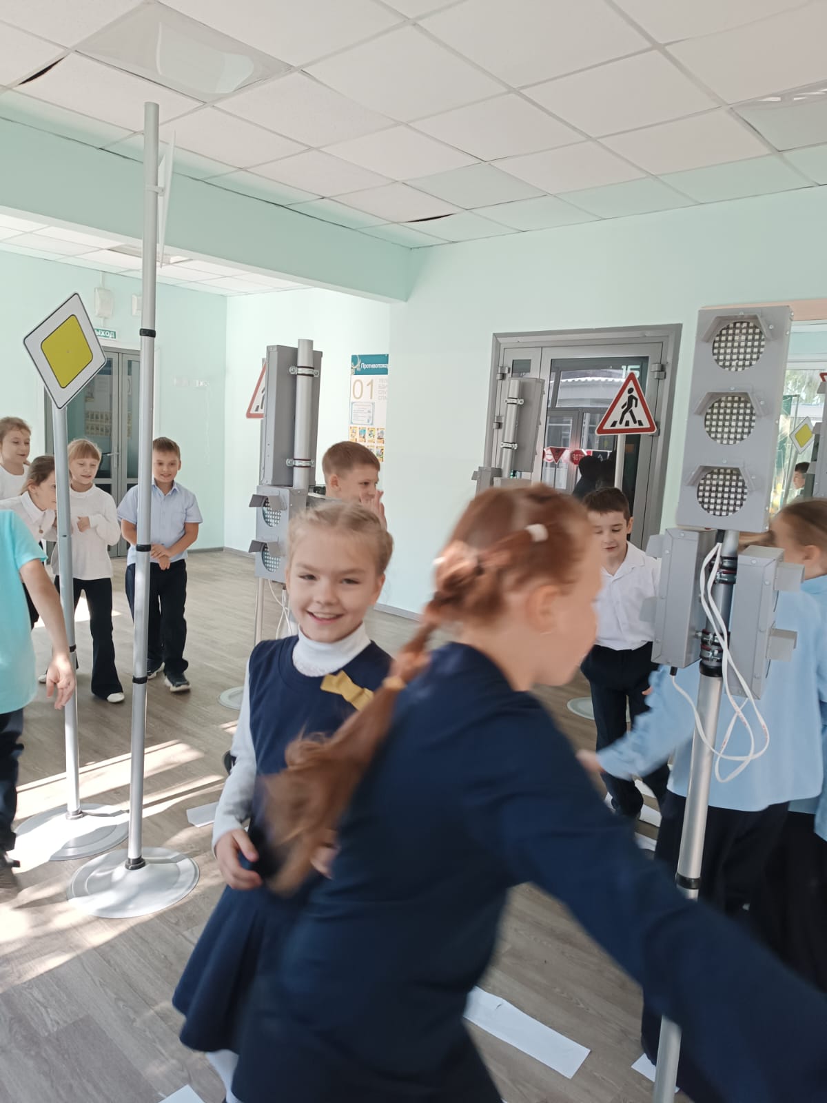 Обучающее занятие от участников отряда  ЮИДД &amp;quot;Дорожный патруль&amp;quot;.