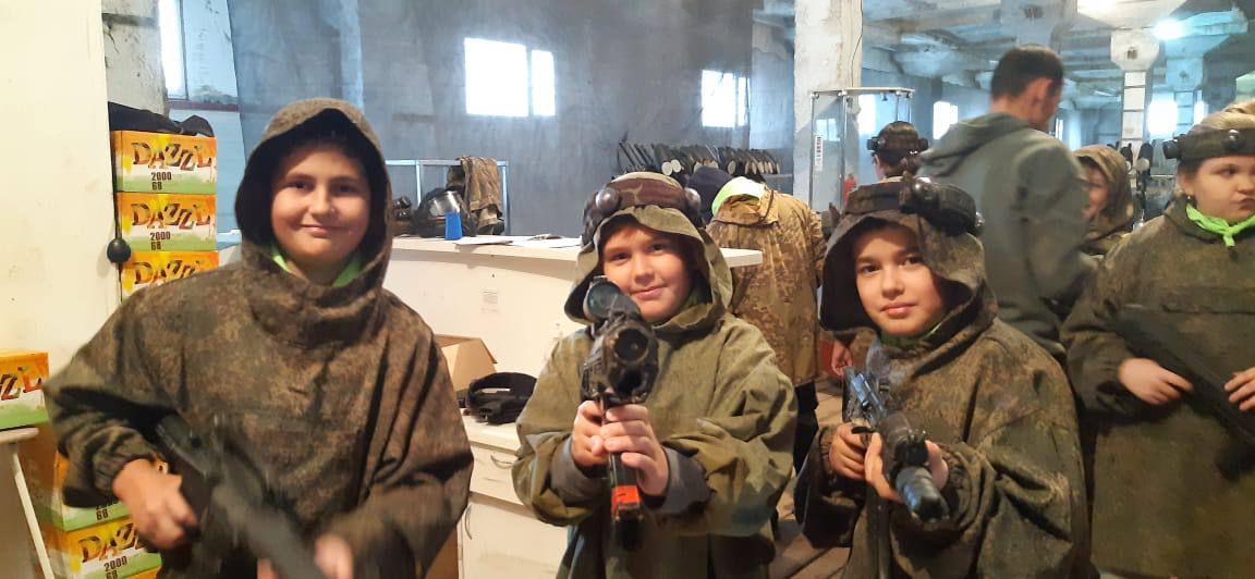 Юнармейцы отряда «Пламя» нашего лицея и другие детки 5 «Б» класса посетили сегодня лазертаг «Шквал»
